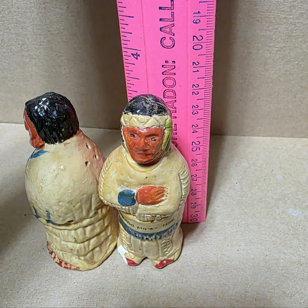 Vtg Native American Chalkware Salt Pepper Shaker Set Hand Painted #169
